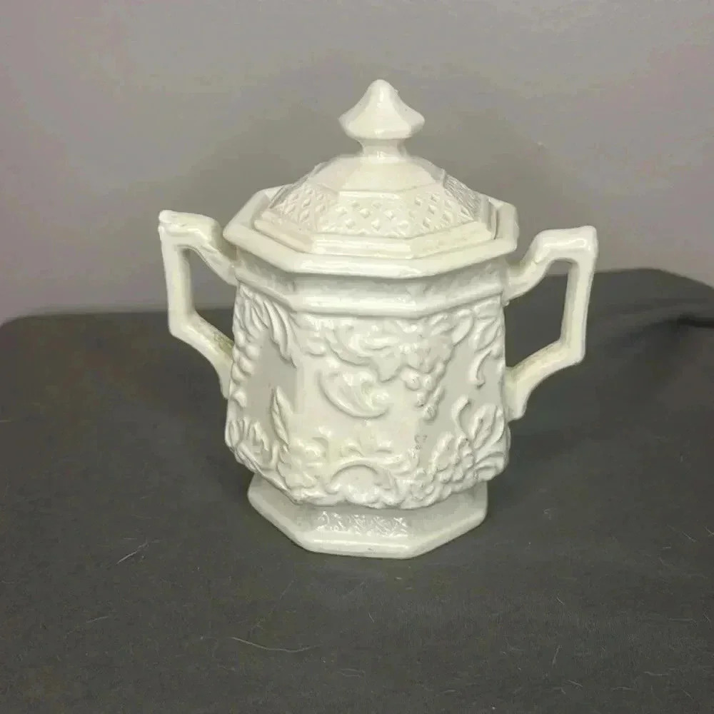 Vintage Lefton Sugar And Creamer Set - Picture 2 of 7